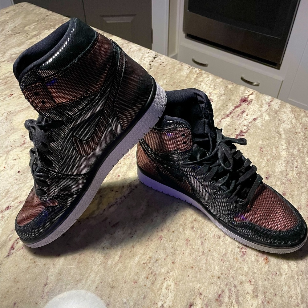 Air Jordan 1 Retro High OG 'Fearless' Rose Gold and Black